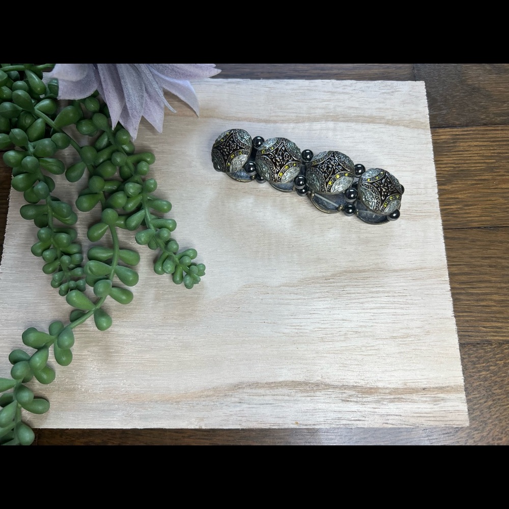 Small stretch bracelet